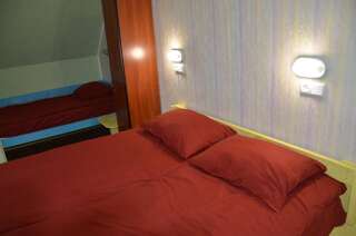 Хостелы Hostel Darnitsa1 Киев Небольшой двухместный номер с 2 отдельными кроватями-1