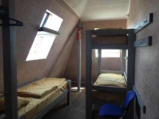 Хостелы Hostel Darnitsa1 Киев Трехместный номер с окном-2